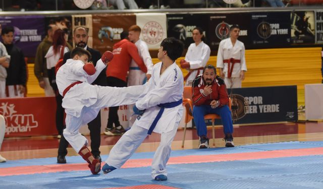 Kayseri Okul Sporları Karate Gençler A-B Grup Birinciliği‘ne ev sahipliği yapıyor